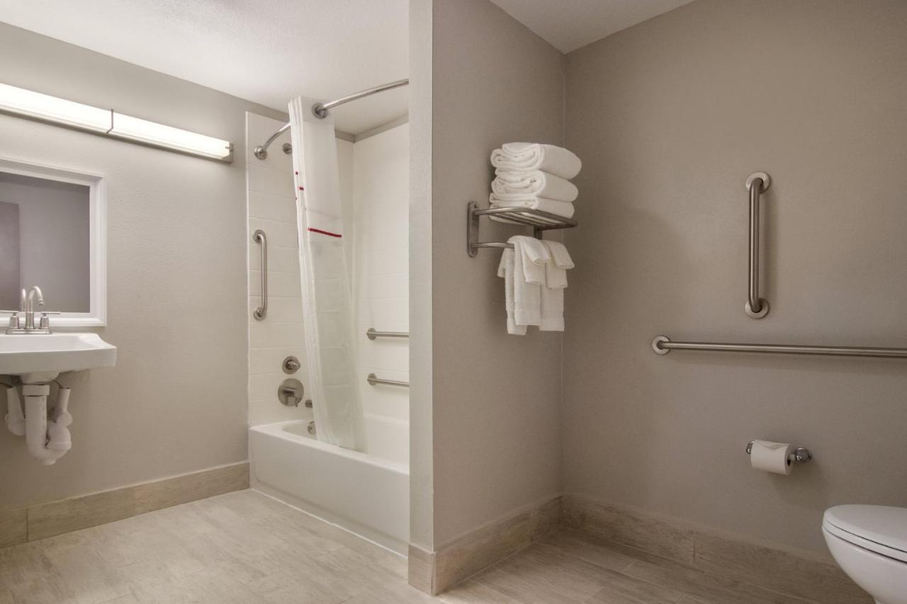 Red Roof Inn Plus & Suites Ері Екстер'єр фото